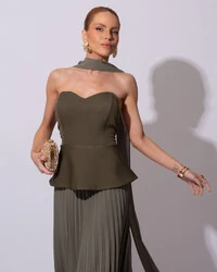 Vestido de Festa Longo Alfaiataria Tomara que Caia Saia Plissada e Lenço Verde Oliva