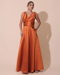 Vestido de Festa Longo Plus Size Zibeline Faixa e Flor Terracota