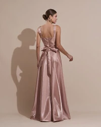 Vestido de Festa Longo Zibeline Cristal com Fenda e Faixa Mocha Mousse