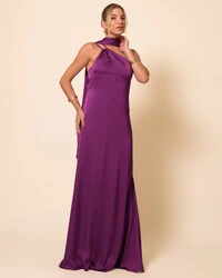 Vestido de Festa Longo em Cetim Fluido um Ombro Só com Lenço Roxo