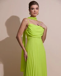 Vestido de Festa Longo Crepe Chiffon Plissado Trançado e Lenço Verde Lima