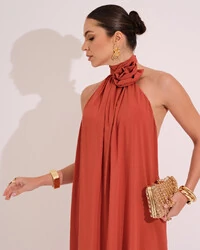 Vestido Longo Crepe Chiffon Frente Única Fluido Flor Removível Terracota