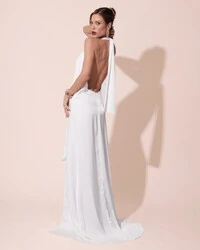 Vestido Longo de Festa Cetim Fluido Gola Alta e Babado Cascata Branco