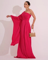 Vestido Longo de Cetim Fluido uma Manga e Detalhe Torcido Pink