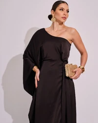 Vestido Longo de Cetim Fluido uma Manga e Detalhe Torcido Preto