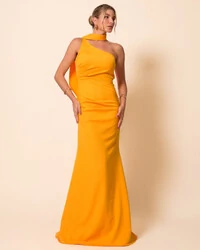Vestido de Festa Longo Alfaiataria Um Ombro Só Detalhe Drapeado Laranja Manga