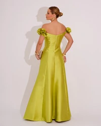 Vestido Longo de Festa Zibeline Ombro a Ombro com Flores e Fenda Verde Lima