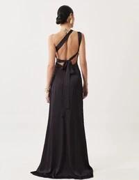 Vestido de Festa Longo Cetim Fluido Um Ombro Só Amarração Costas Preto