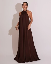 Vestido Longo Crepe Chiffon Frente Única Fluido Flor Removível Marrom