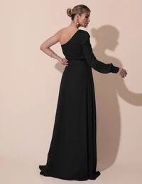 Vestido de Festa Longo um Ombro Só Manga Longa com Cinto Preto