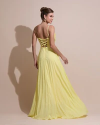 Vestido de Festa Longo Crepe Chiffon Plissado Trançado e Lenço Amarelo Manteiga