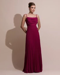 Vestido de Festa Longo Crepe Chiffon Plissado Trançado e Lenço Cereja