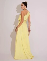 Vestido Longo um Ombro com Busto Blousê e Fenda Amarelo Manteiga