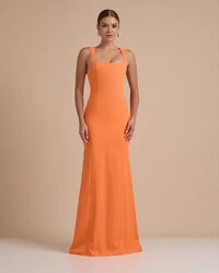 Vestido de Festa Longo Alfaiataria Alça Larga e Lenço Laranja