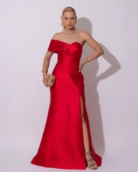 Vestido de festa Longo Zibeline Faixa Drapeada Ombro e Fenda Vermelho