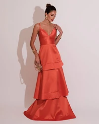 Vestido de Festa Longo Zibeline em Camadas Decote em V com Alças Laranja