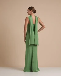 Vestido de Festa Longo Alfaiataria Alça Larga e Lenço Verde Matcha