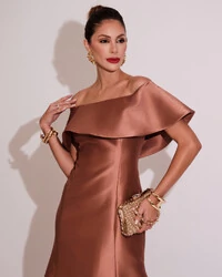 Vestido de Festa Longo Zibeline Ombro a Ombro com Babado Mocha Mousse