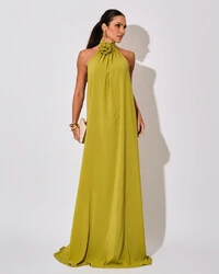 Vestido Longo Crepe Chiffon Frente Única Fluido Flor Removível Verde Lima
