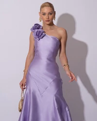 Vestido de Festa Longo Zibeline um Ombro Só Flor Removível Saia Sereia Lilás