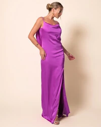 Vestido de Festa Longo Cetim Decote Degagê e Fenda Fúcsia