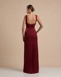 Vestido de Festa Longo Alfaiataria Decote Coração com Alças e Fenda Marsala