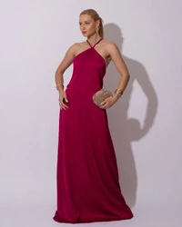 Vestido Longo de Cetim com Decote Triangular e Amarração nas Costas Degagê Beterraba