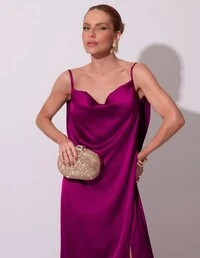 Vestido de Festa Longo Cetim Decote Degagê e Fenda Beterraba