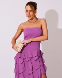 Vestido de festa Longo Tomara que Caia Crepe Chiffon com Bababos Cascata e Fenda Fúcsia