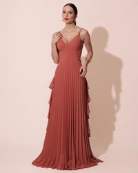 Vestido de Festa Longo Crepe Chiffon Alça Fina Saia Plissada com Babado Cascata Terracota