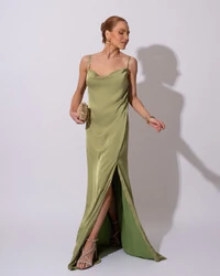 Vestido de Festa Longo Babado Costas Cetim Fluido e Fenda Verde Pistache