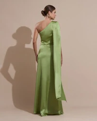 Vestido de Festa Longo Cetim Alfaiataria Um Ombro Só Drapeado com Lenço Verde Pistache