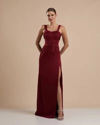 Vestido de Festa Longo Alfaiataria Decote Coração com Alças e Fenda Marsala