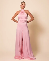 Macacão de Festa Longo em Cetim Fluido com Gola Alta e Lenço Rose Gold