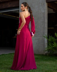 Vestido de Festa Longo um Ombro só com Manga Longa e Flor Cereja