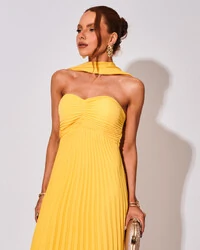 Vestido de Festa Longo Tomara que Caia Plissado com Lenço Amarelo