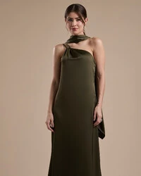 Vestido de Festa Longo em Cetim Fluido um Ombro Só com Lenço Verde Oliva