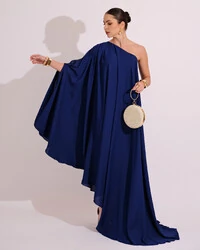Vestido de Festa um Ombro com Capa Crepe Fluido Azul Marinho