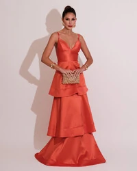 Vestido de Festa Longo Zibeline em Camadas Decote em V com Alças Laranja