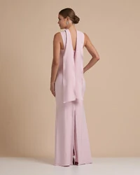 Vestido de Festa Longo Alfaiataria Alça Larga e Lenço Rosa Claro