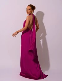 Vestido de Festa Gola Alta com Decote nas Costas Acetinado Fúcsia Beterraba