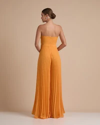 Macacão de Festa Longo Crepe Chiffon Tomara que Caia Plissado com Lenço Laranja Manga