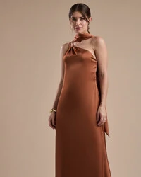 Vestido de Festa Longo em Cetim Fluido um Ombro Só Mocha Mousse