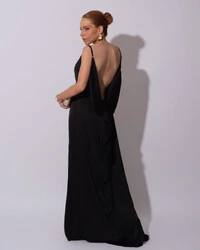 Vestido de Festa Longo Babado Costas Cetim Fluido e Fenda Preto