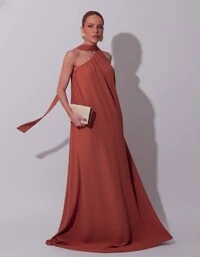 Vestido de Festa Longo Crepe Fluido um Ombro Só com Lenço Terracota
