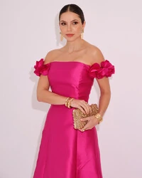 Vestido Longo de Festa Zibeline Ombro a Ombro com Flores e Fenda Pink
