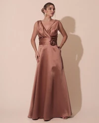 Vestido de Festa Longo Plus Size Zibeline Faixa e Flor Mocha Mousse