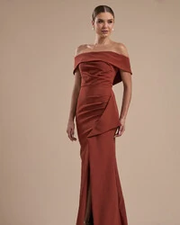 Vestido de Festa Longo Ombro a Ombro com Fenda em Alfaiataria Terracota