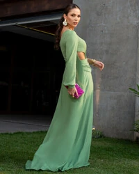 Vestido de Festa Longo um Ombro só com Manga Longa e Flor Verde Claro