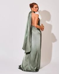 Vestido de Festa Gola Alta com Decote nas Costas Acetinado Verde Oliva